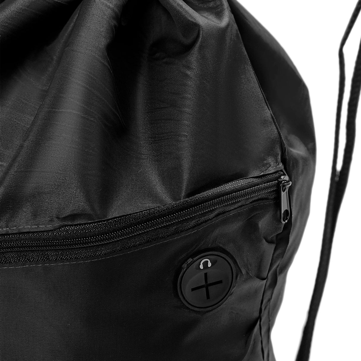 detalle bolsillo exterior con salida para cable