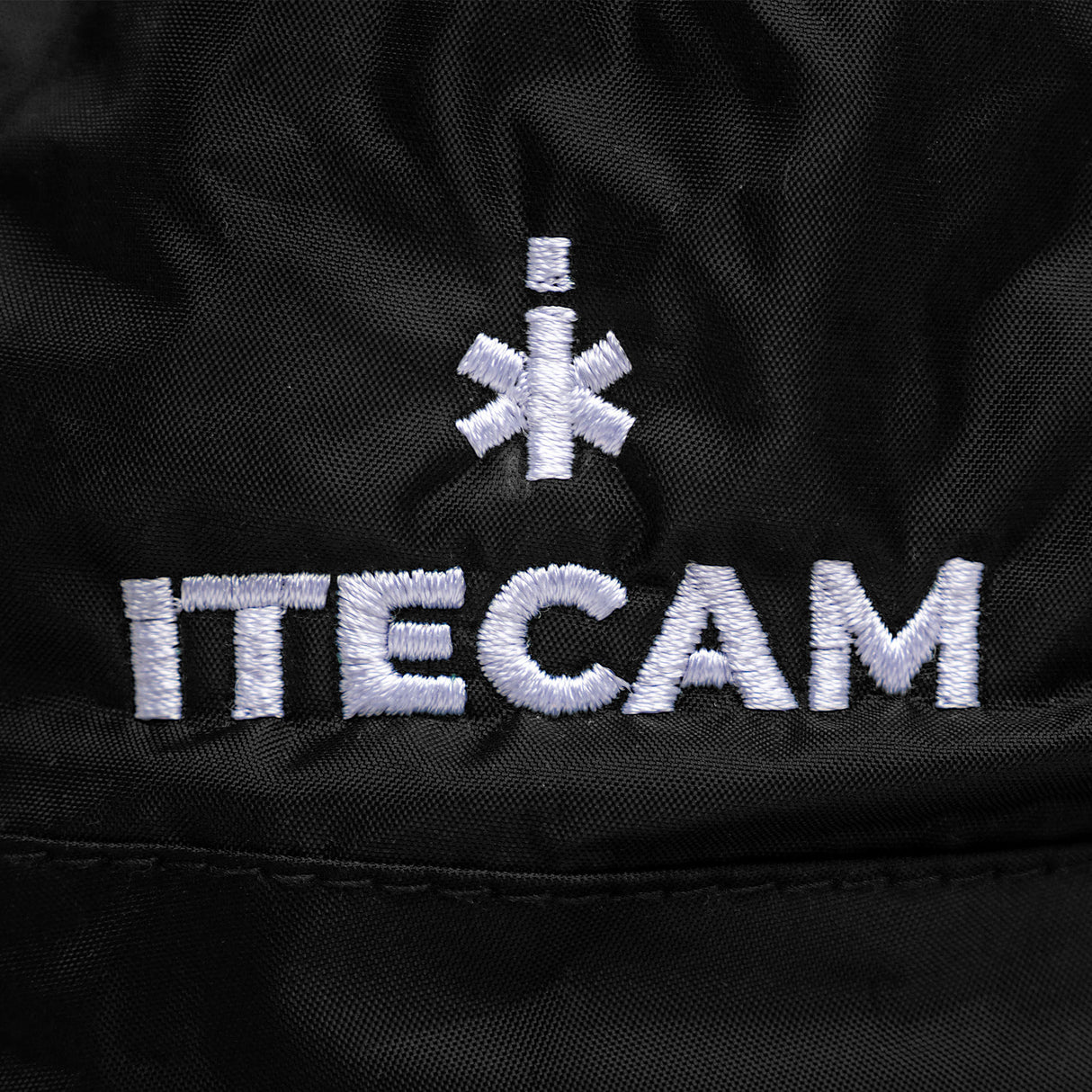 detalle logo bordado