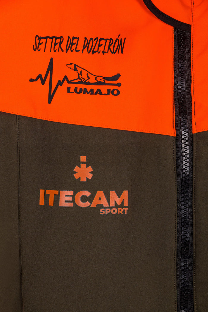 detalle personalización chaqueta técnica